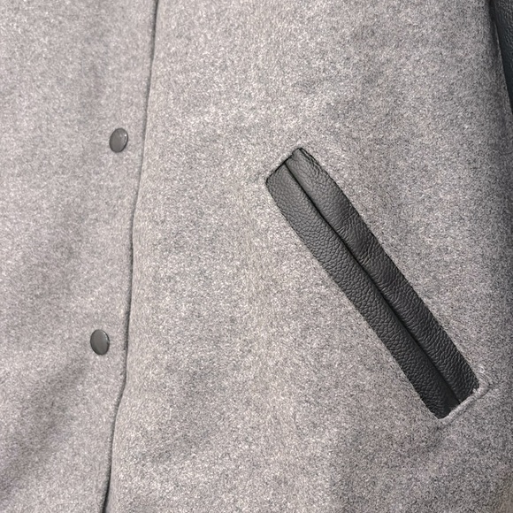 NWT [Holloway] Varsity Bomber Jacket Button-Up Grey Wool & Black Leather Men’s L - Picture 7 of 10